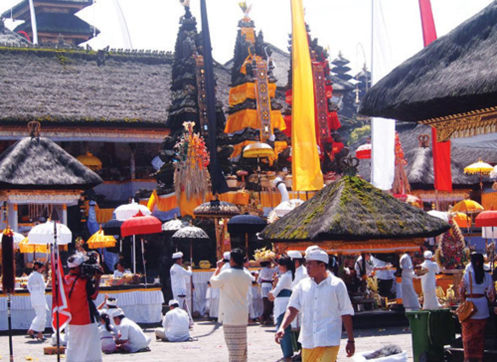 Ida Bathara Turun Kabeh Ritual in Besakih