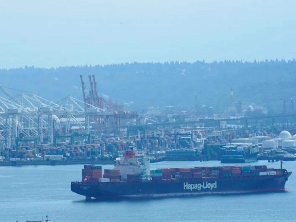 Centre extends container re-import timeline in relief for exporters